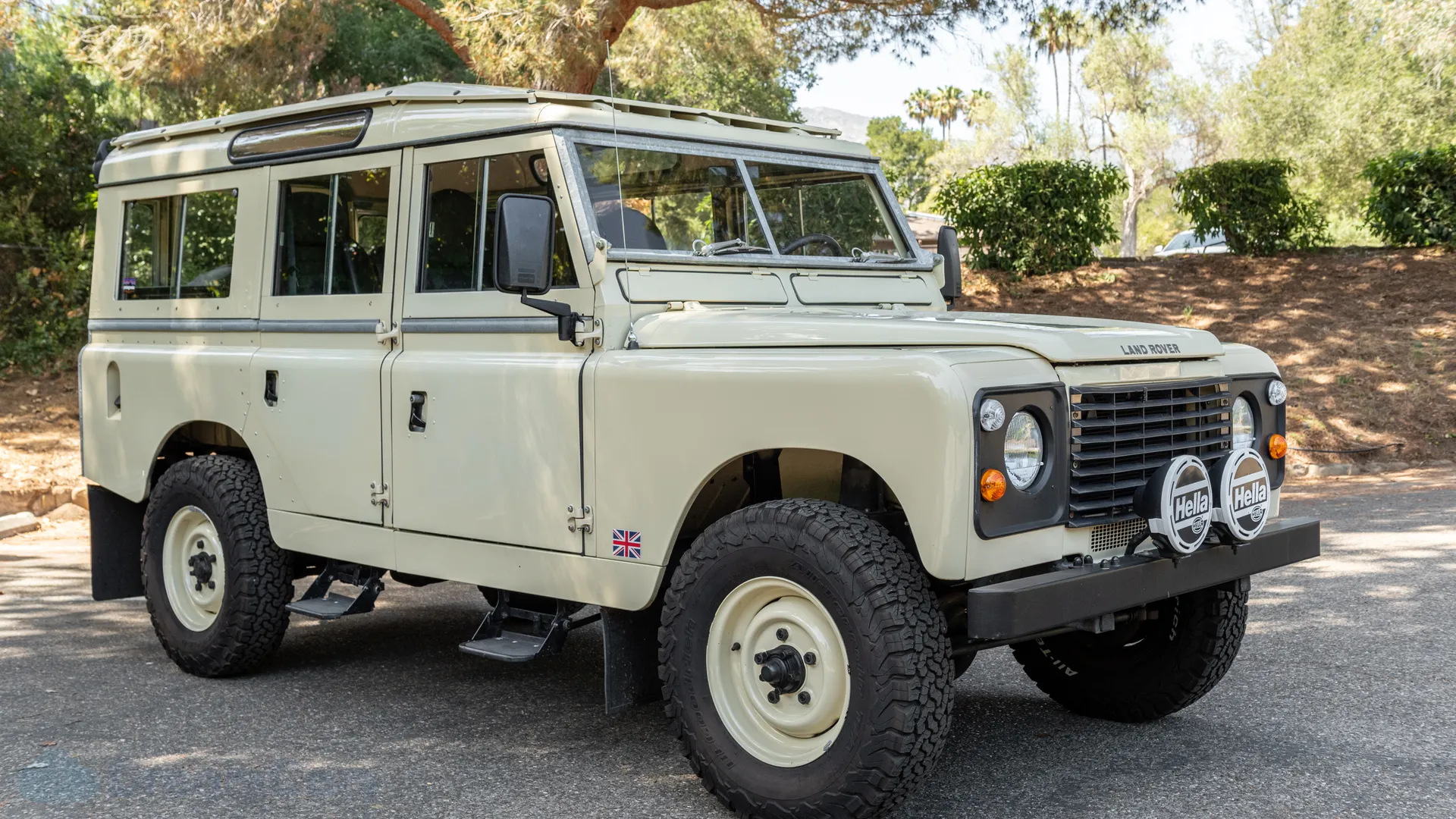 Modified Land Rover 109