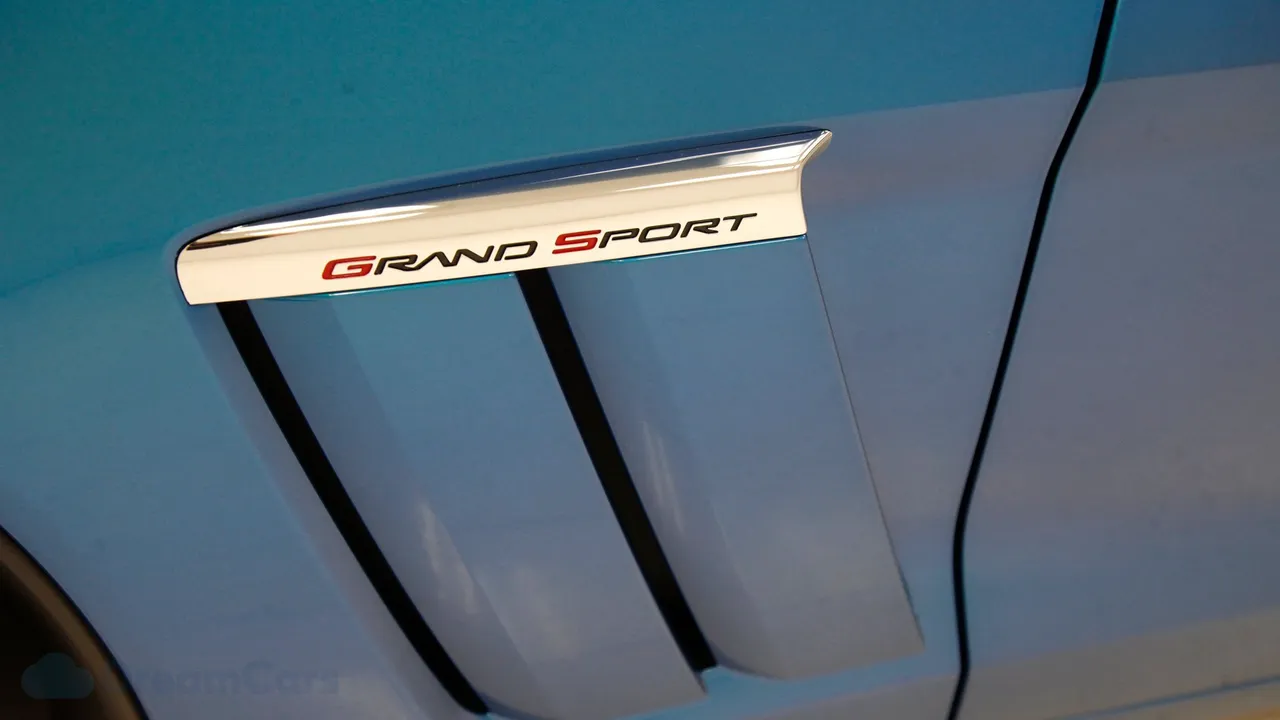 18k-Mile 2011 Chevrolet Corvette Grand Sport Photo 9