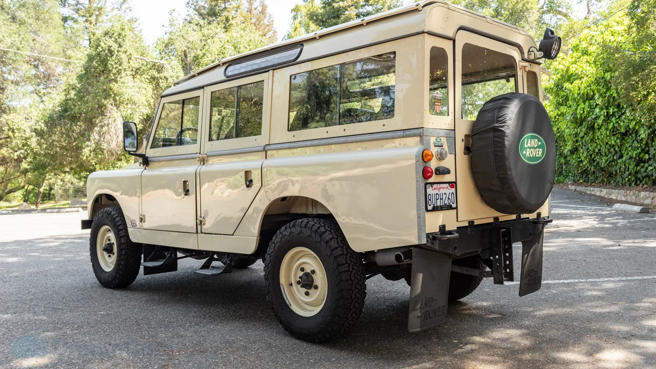 Modified 1964 Land Rover 109 Photo 8