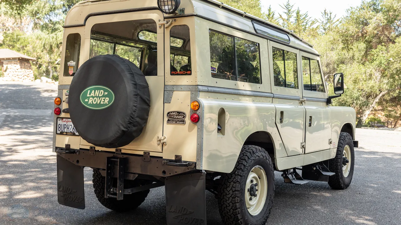 Modified 1964 Land Rover 109 Photo 5