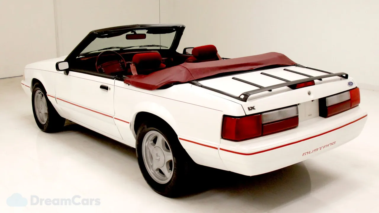 1993 Ford Mustang LX Convertible Photo 12