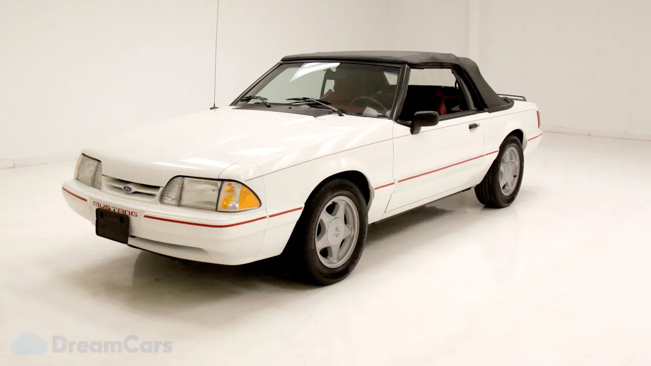 1993 Ford Mustang LX Convertible Photo 1